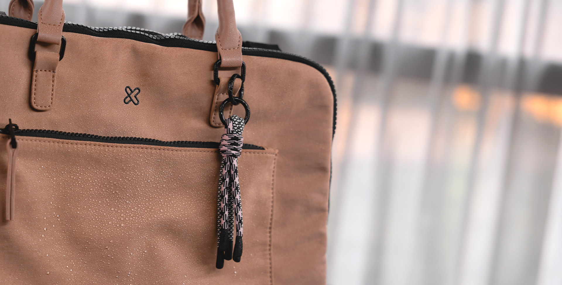 Bolso Klip Xtreme KLB-850 para Portátil 13”, Poliéster, Asa de Mano, Diseñado para Portátiles - Imagen 11