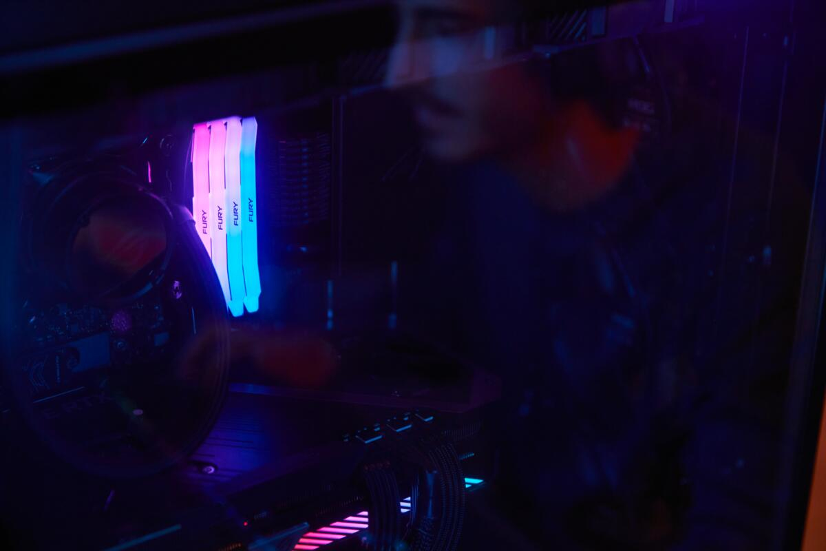 Memoria RAM Kingston FURY Renegade RGB White 16GB DDR5 7200MT/s CL38, Intel XMP 3.0, On-Die ECC DIMM - Imagen 9