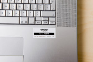 Cinta Brother TZE251 texto Negro fondo blanco Cinta Laminada Brother TZe-251 Negro sobre Blanco 24mm x 8m para Rotuladoras P-touch ORIGINAL